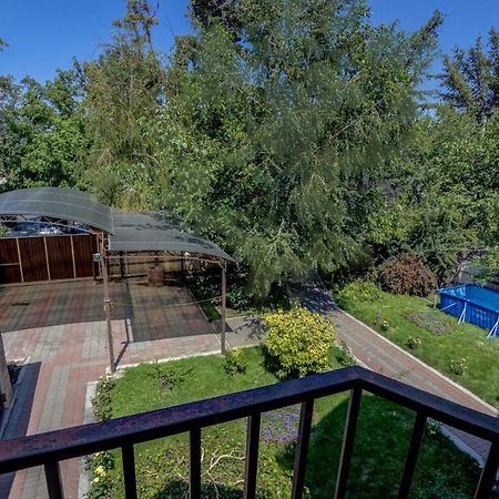 Opera Bed&Breakfast Bishkek Ngoại thất bức ảnh