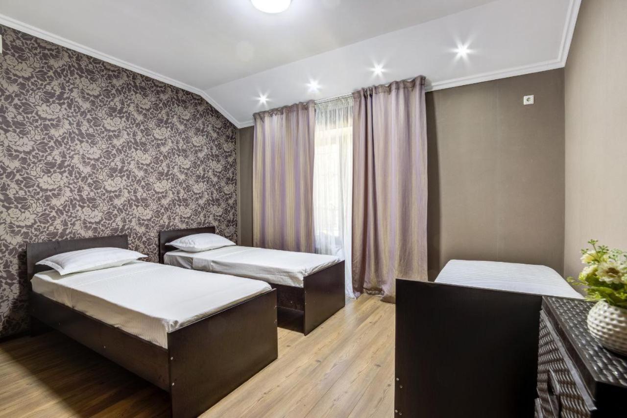 Opera Bed&Breakfast Bishkek Ngoại thất bức ảnh