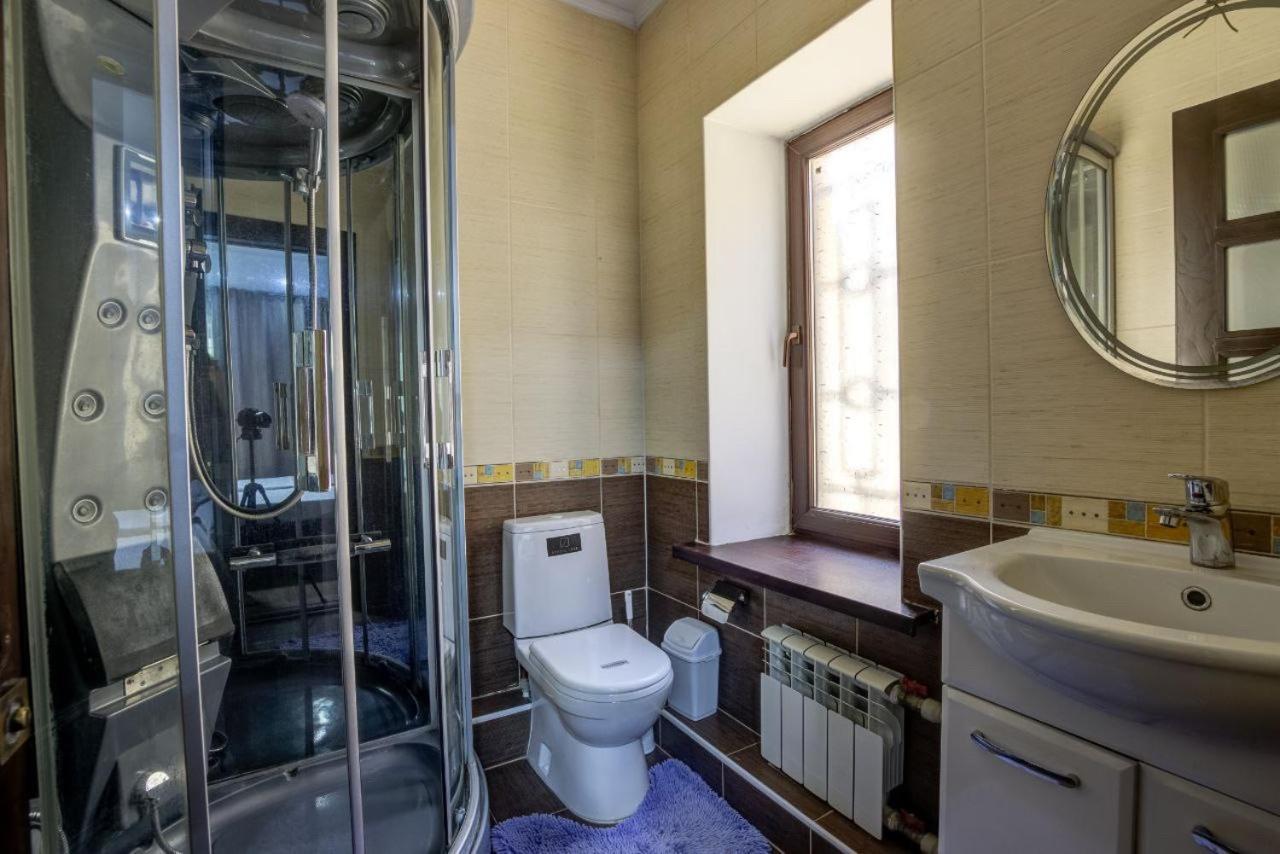 Opera Bed&Breakfast Bishkek Ngoại thất bức ảnh