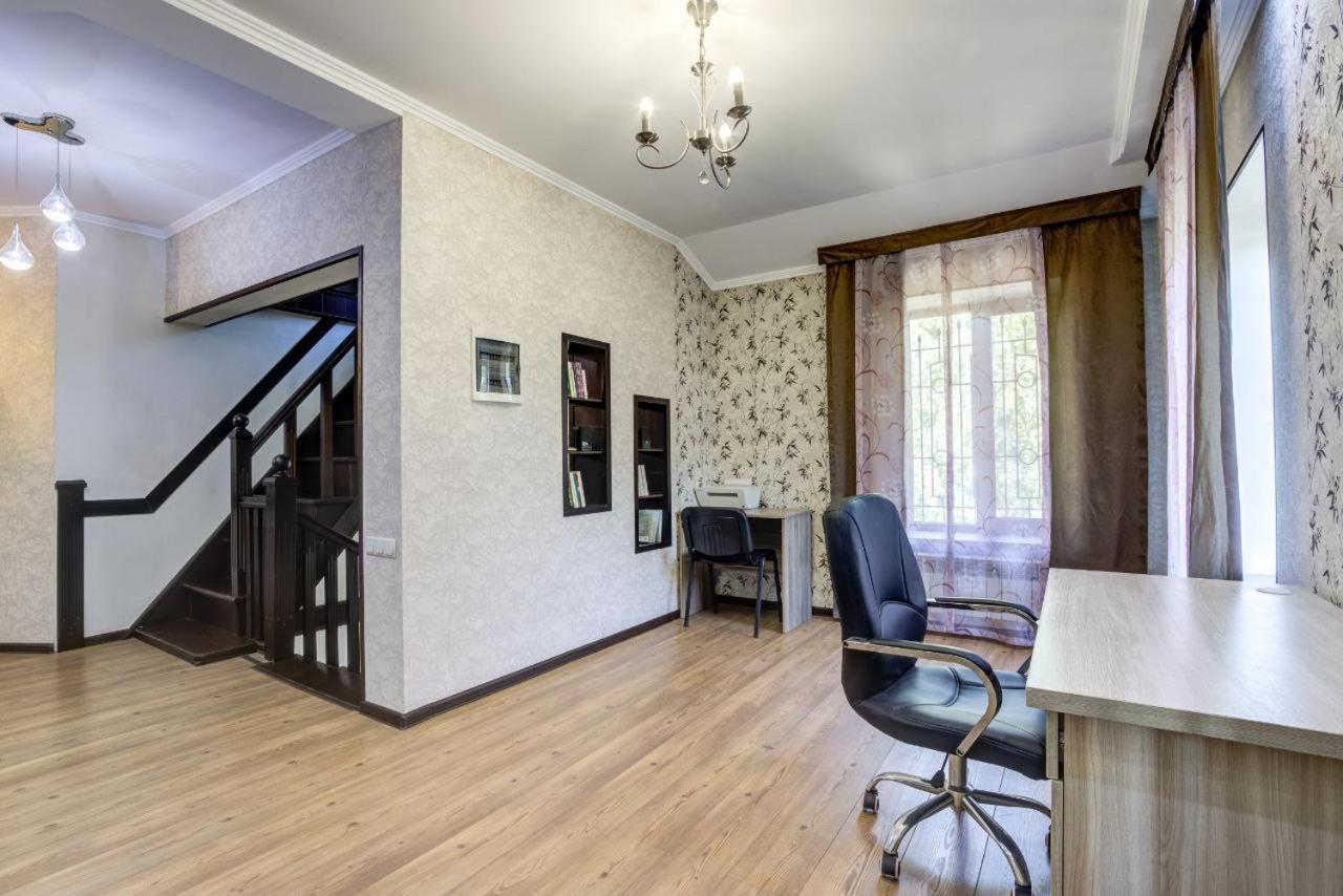 Opera Bed&Breakfast Bishkek Ngoại thất bức ảnh