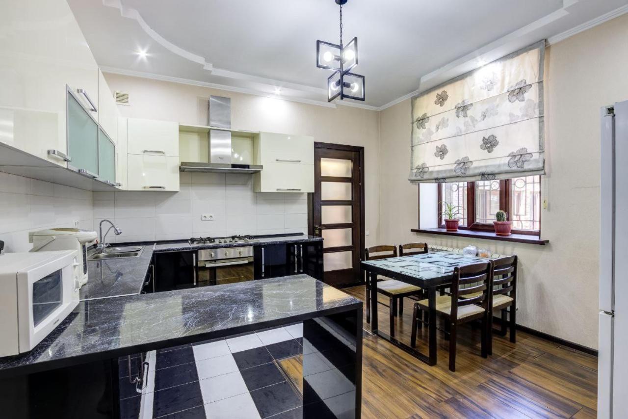 Opera Bed&Breakfast Bishkek Ngoại thất bức ảnh