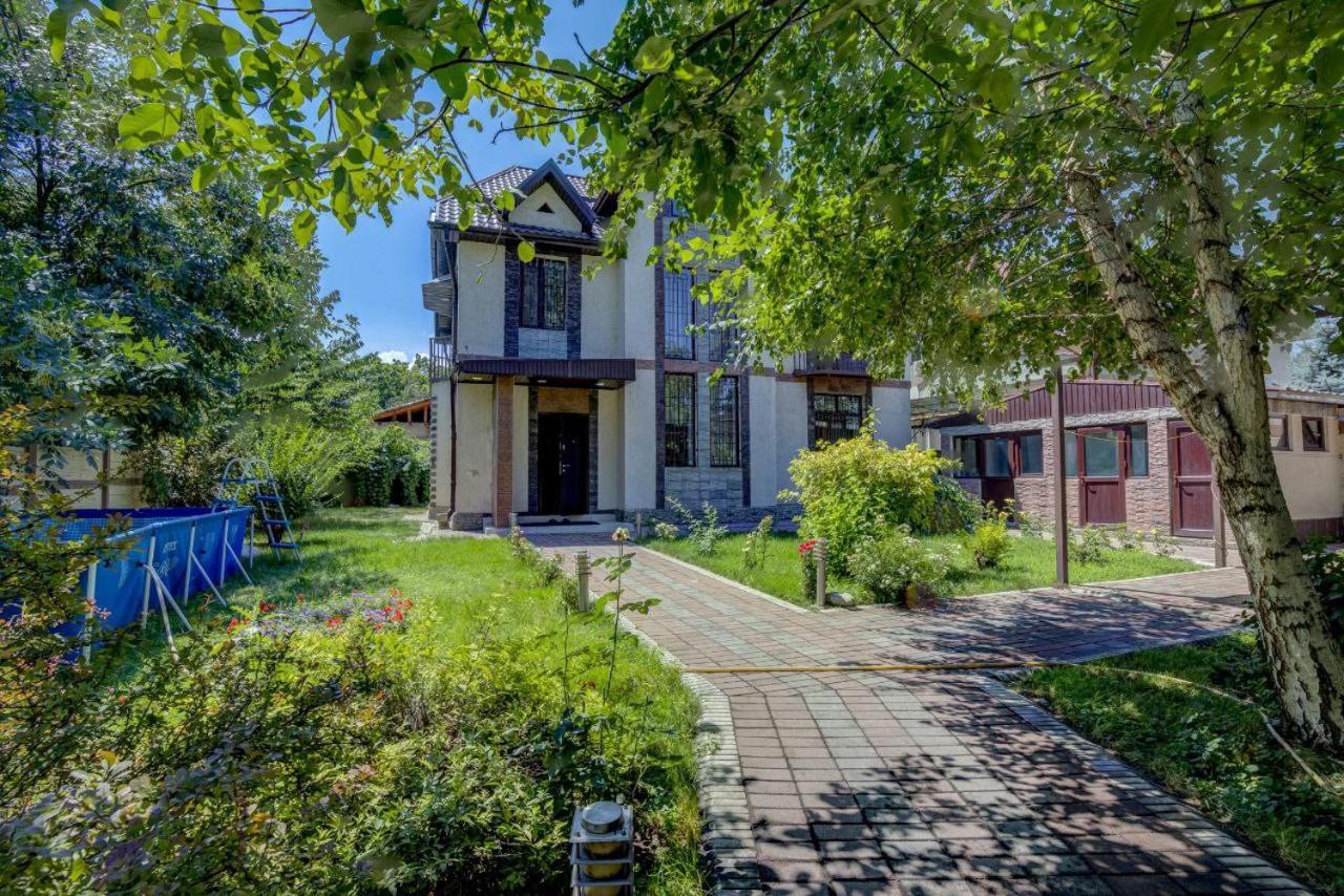 Opera Bed&Breakfast Bishkek Ngoại thất bức ảnh