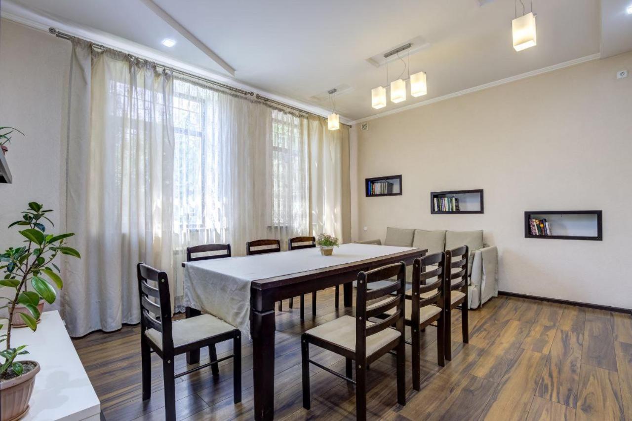 Opera Bed&Breakfast Bishkek Ngoại thất bức ảnh